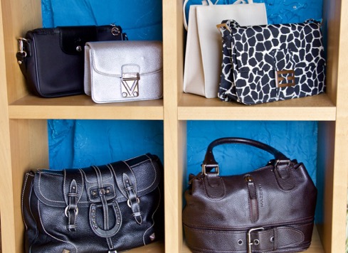 Designer Handtaschen im Regal